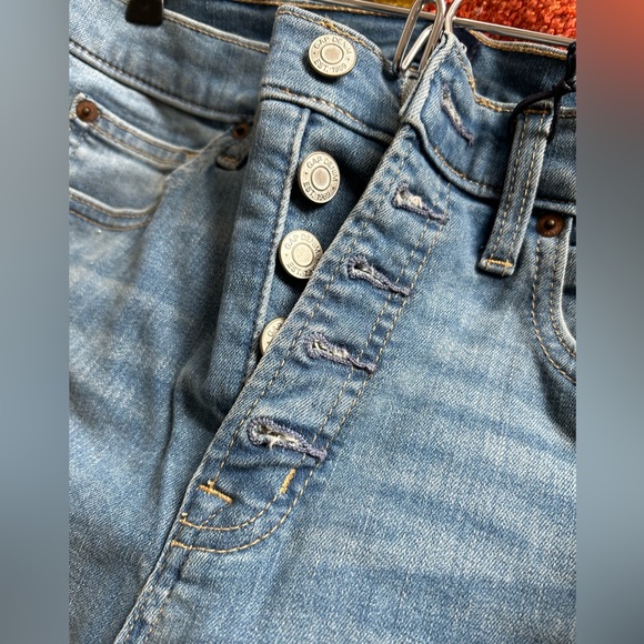 High rise true skinny ankle with secret smoothing pockets and button closure. - Picture 5 of 5